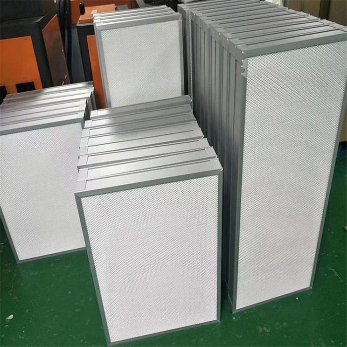 铝框无隔板高效过滤器广泛用于电子、半导体、精密机械、制药、医院、食品等行业中对洁净度要求较高的民用或工业洁净场所的未端过滤；包括超LSI制造工厂，半导体制造工厂，电子力研究中心，无尘室，层流设备医药、工作台等