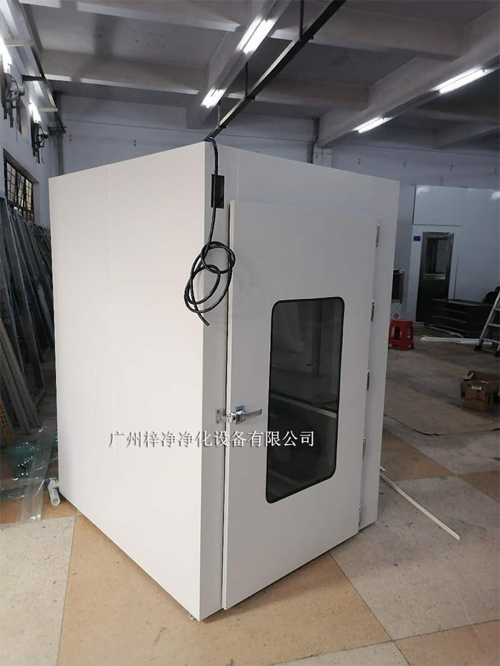 落地式传递窗主要用于传递手术器械、药品、标本等物品，以减少手术室内外环境的交叉污染，确保手术过程的顺利进行。