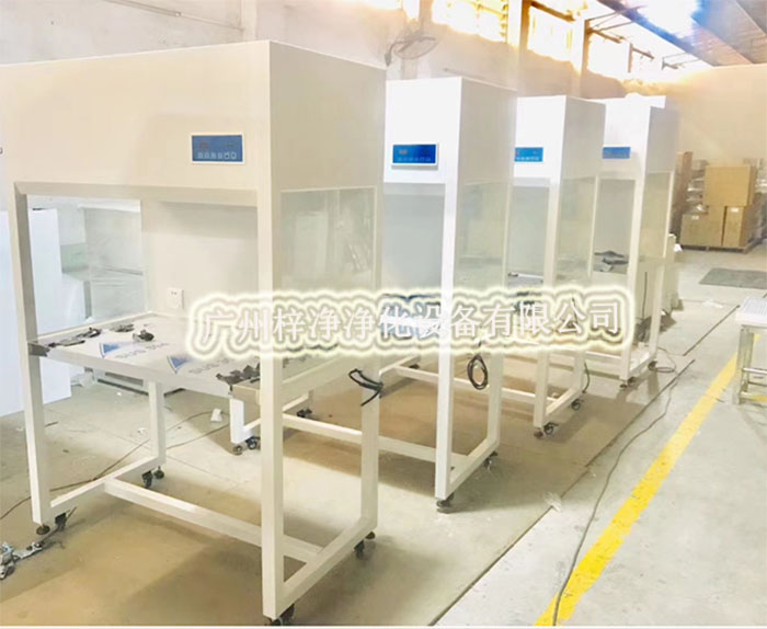 冷轧钢板烤漆洁净工作台是一种以冷轧钢板为基材，经过烤漆处理，具备局部空气净化功能的设备。