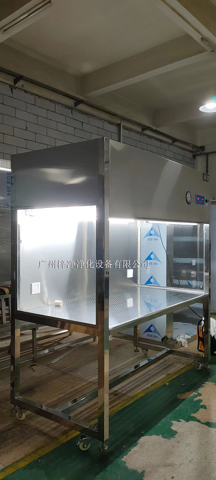 不锈钢洁净工作台广泛应用于实验室、医药、食品加工等行业。